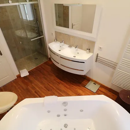 Luxury 1 Bedroom Quai St Pierre 2 Mins From The Palais & Croisette 269 *